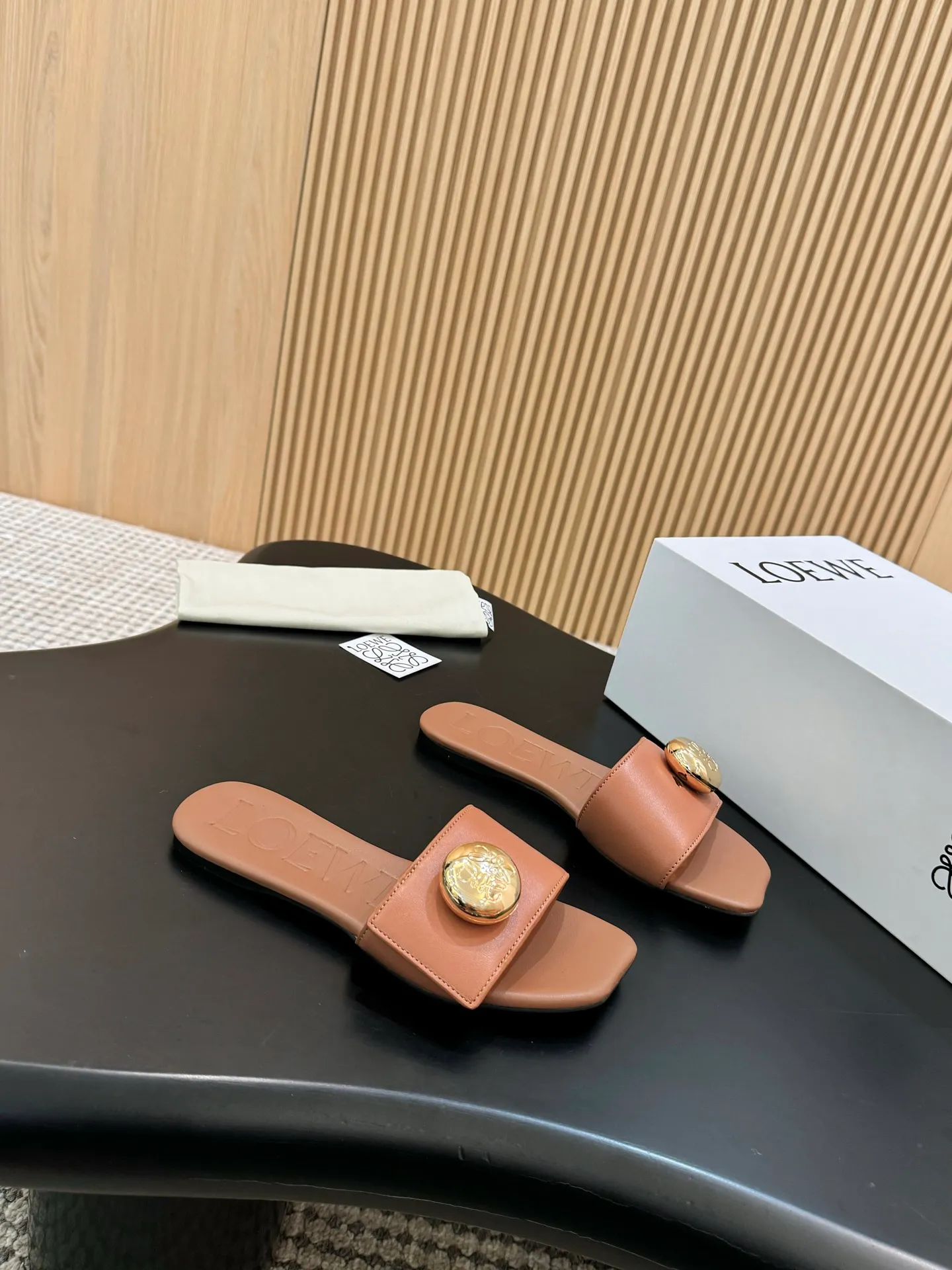 👟👟Ex-factory price 340👟👟 Clamshell box + 10 LOEWE 25th spring and summer new styles, seven colors to choose from. Code number 35-43, genuine leather base plus 40